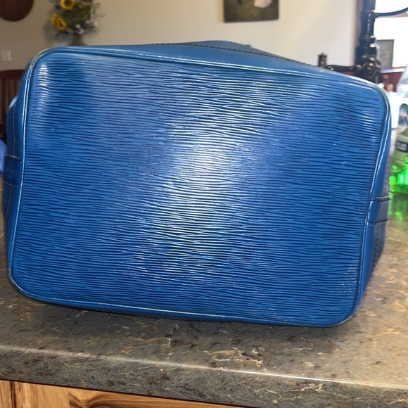 Louis Vuitton blue Epi Noe - Picture 11 of 17